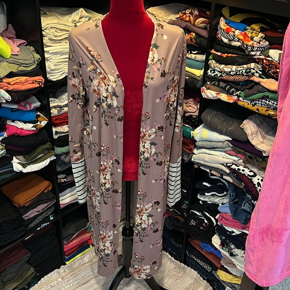 #318. 🪷Dusty mauve floral long cardigan. Large